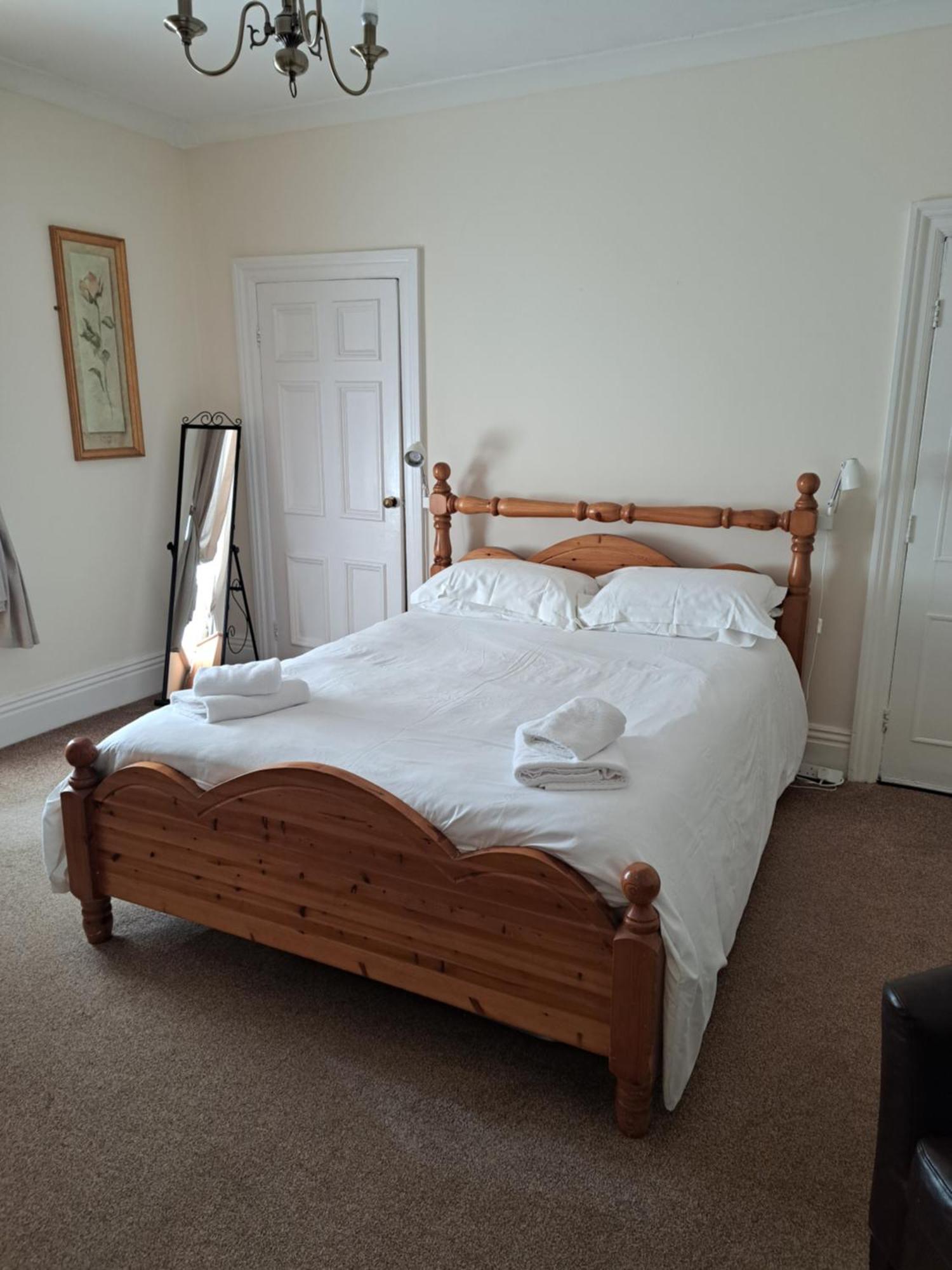 Rylstone Mere Whitby Room photo