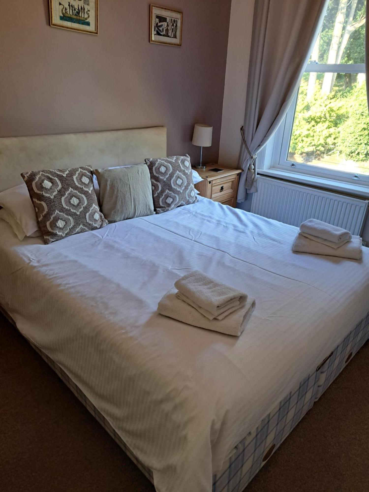 Rylstone Mere Whitby Room photo