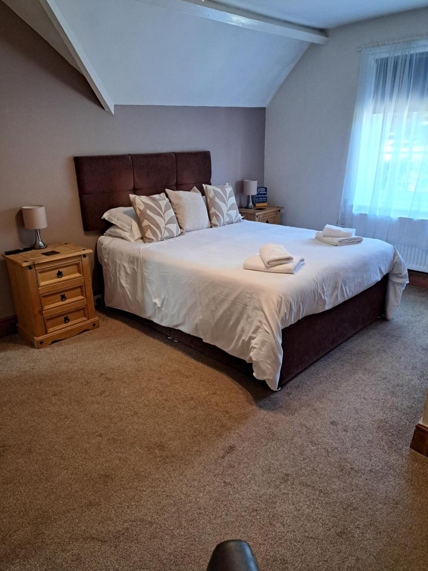 Rylstone Mere Whitby Room photo