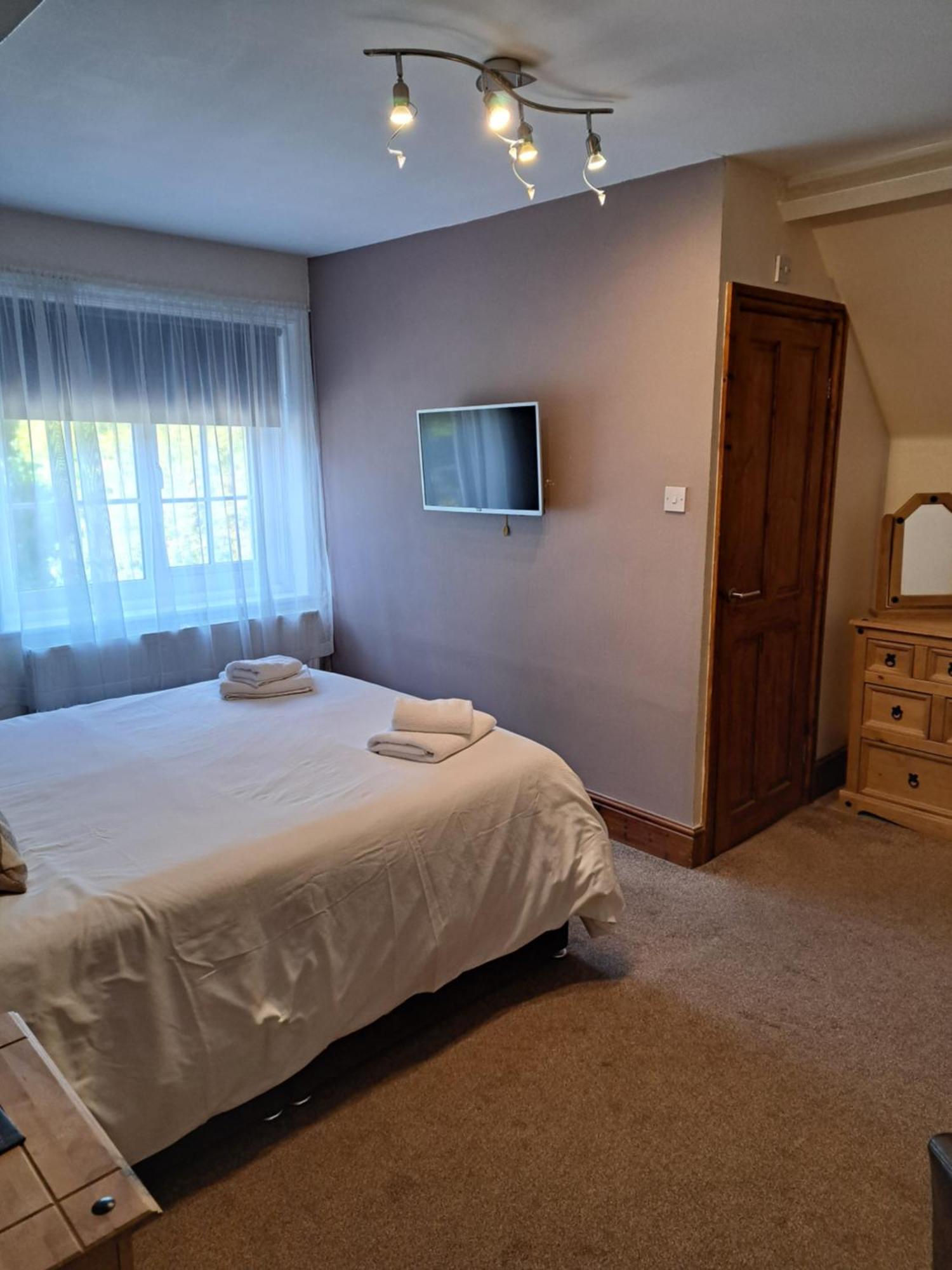 Rylstone Mere Whitby Room photo