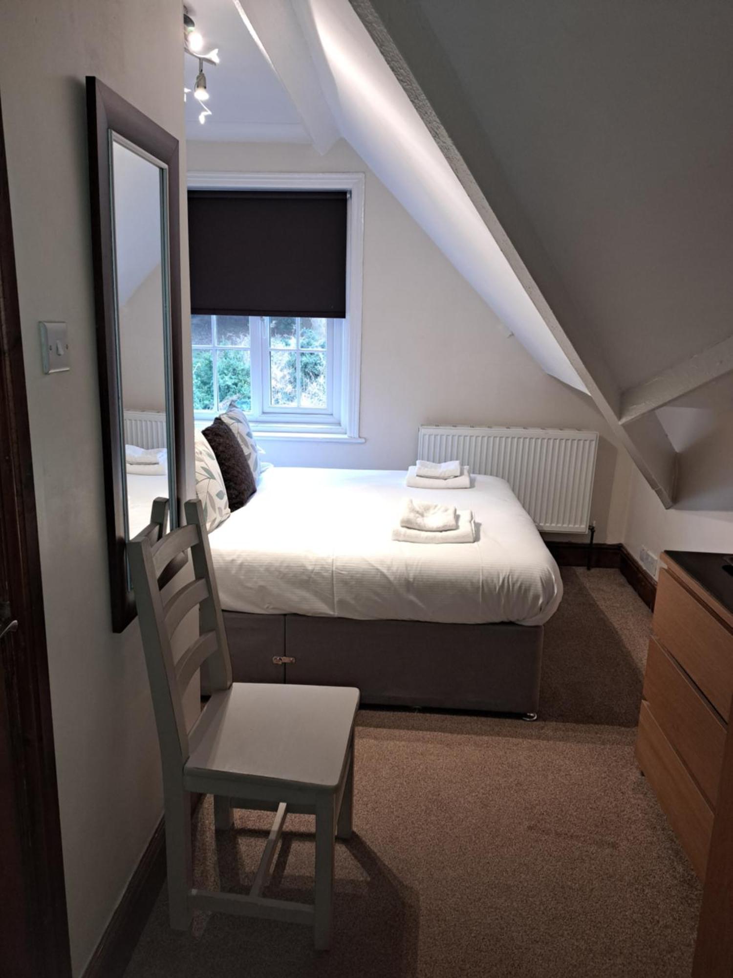 Rylstone Mere Whitby Room photo
