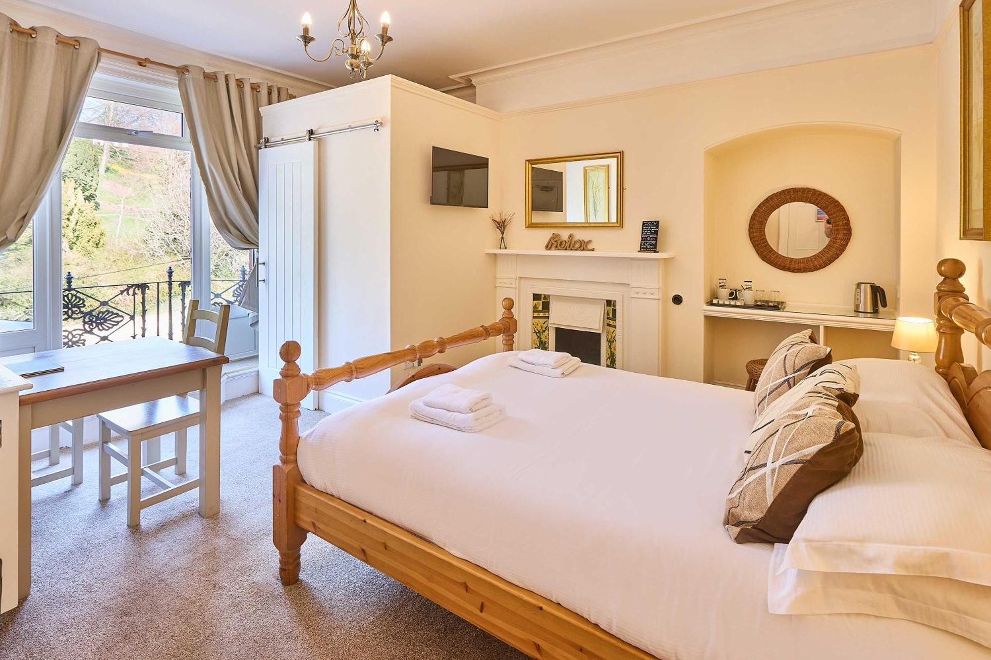 Rylstone Mere Whitby Room photo